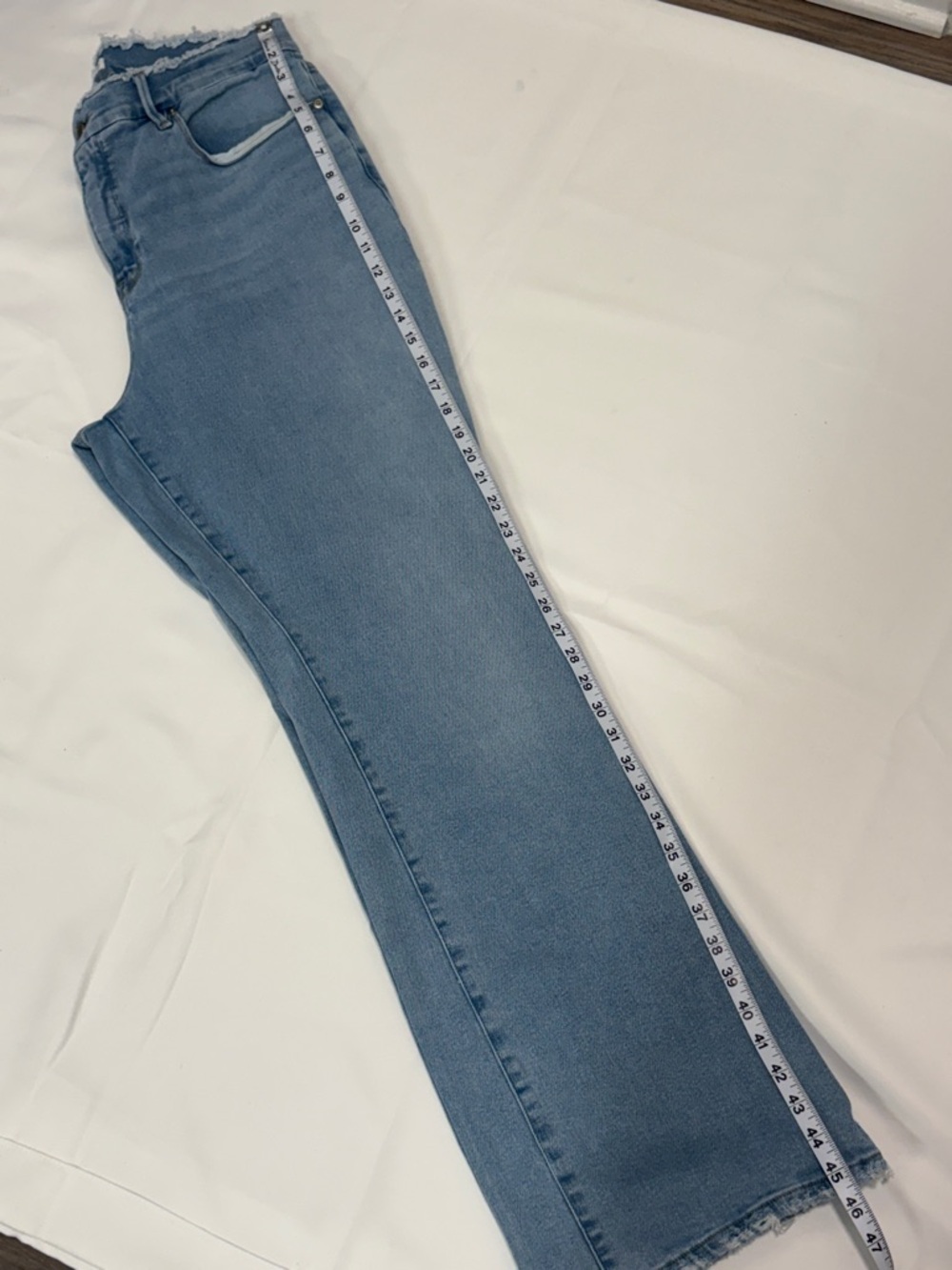 GOOD AMERICAN LIGHT BLUE FLARE JEANS WITH RAW HEM! - Picture 8 of 10